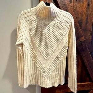 New banana republic wool blend sweater size medium